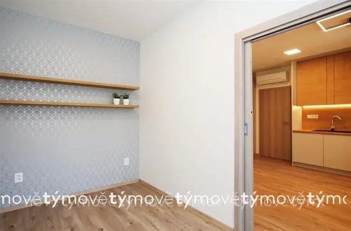 Pronájem bytu 2+kk, Pardubice, Na Hrázi, 32 m2