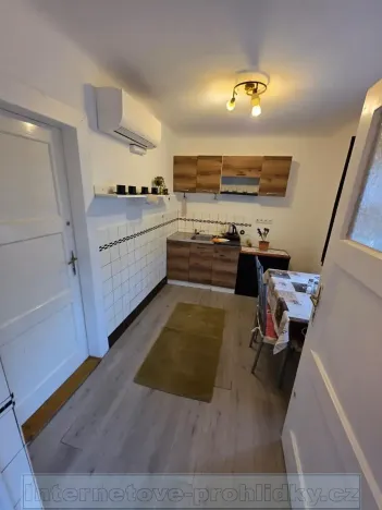 Pronájem bytu 1+kk, Praha - Modřany, Nesvadbova, 20 m2