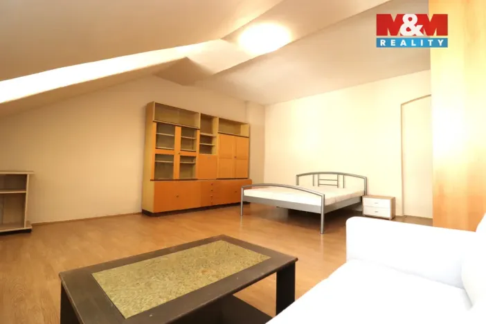 Pronájem bytu 1+1, Karlovy Vary, Jaltská, 46 m2