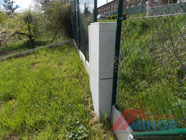 Prodej zahrady, Slaný, Husova, 975 m2