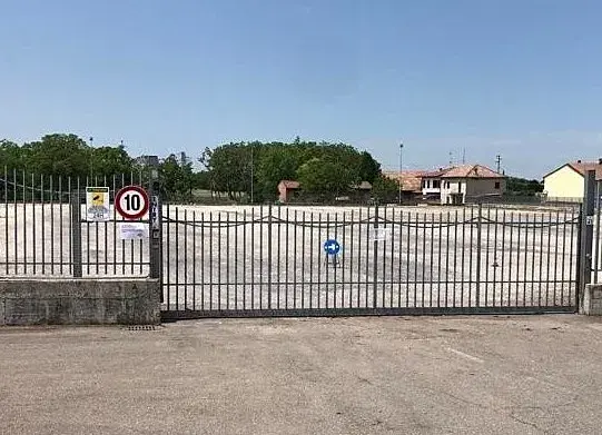 Pronájem komerčního pozemku, Praha - Černý Most, 3000 m2