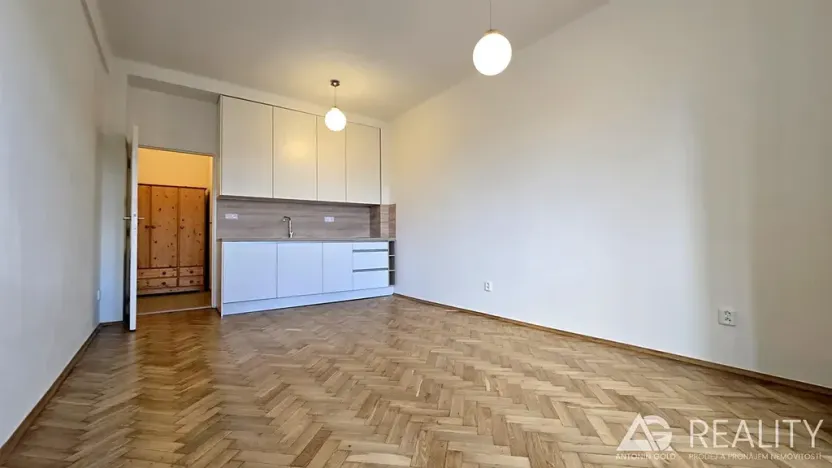 Pronájem bytu 1+kk, Praha - Bubeneč, Terronská, 25 m2
