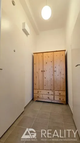 Pronájem bytu 1+kk, Praha - Bubeneč, Terronská, 25 m2