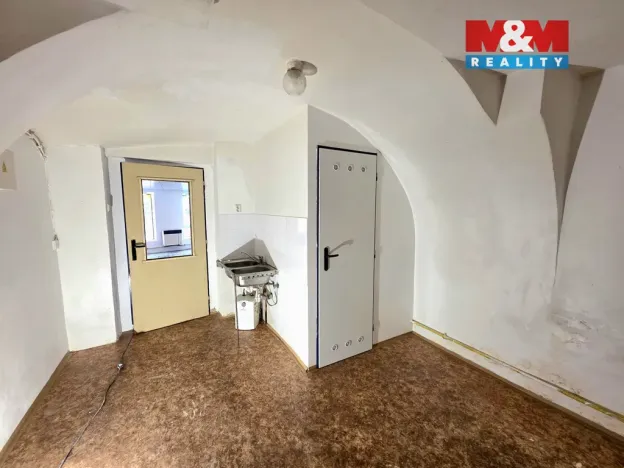 Pronájem obchodního prostoru, Jablonné v Podještědí, náměstí Míru, 68 m2