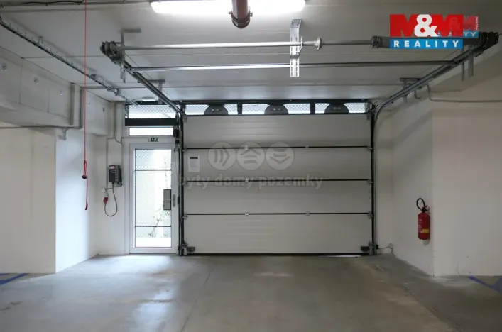 Pronájem garážového stání, Beroun - Beroun-Město, Okružní, 15 m2