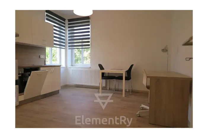 Pronájem bytu 1+1, Hradec Králové, V Lipkách, 32 m2