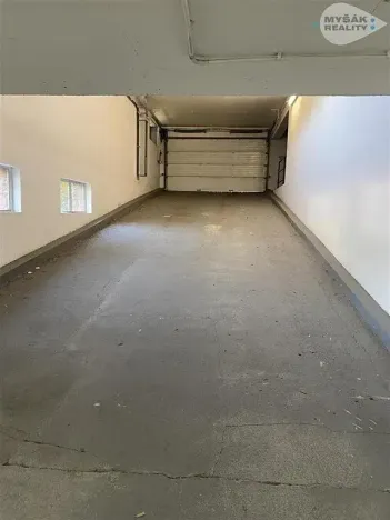 Pronájem garážového stání, Dolní Břežany, Ke Kapličce, 15 m2