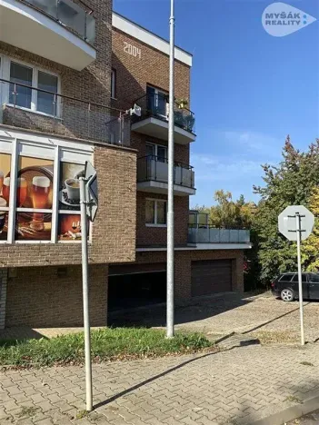 Pronájem garážového stání, Dolní Břežany, Ke Kapličce, 15 m2