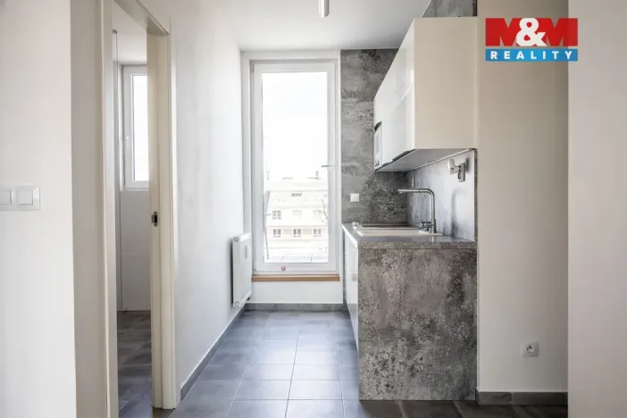 Pronájem bytu 1+kk, Pardubice - Zelené Předměstí, Smetanovo náměstí, 33 m2