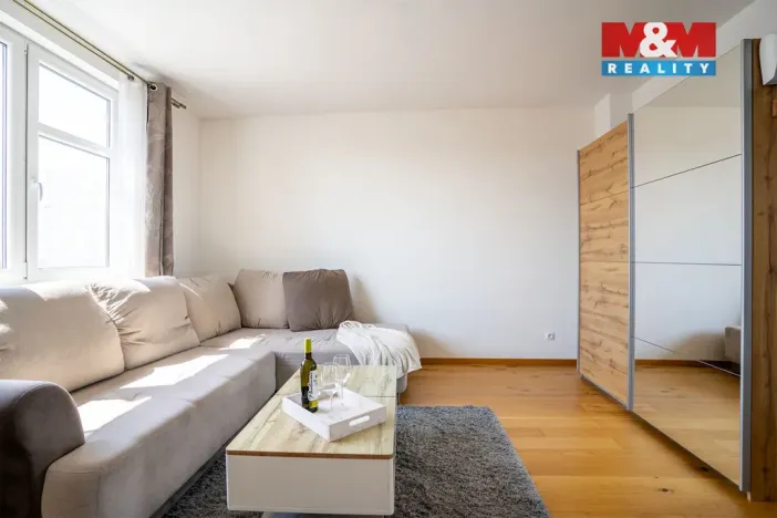 Pronájem bytu 1+kk, Pardubice - Zelené Předměstí, Smetanovo náměstí, 33 m2