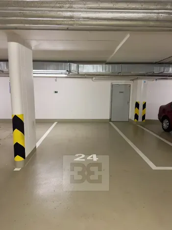 Pronájem garážového stání, Praha - Třebonice, K metru, 15 m2
