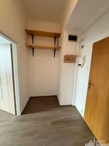 Pronájem bytu 2+kk, Praha - Vršovice, Charkovská, 39 m2