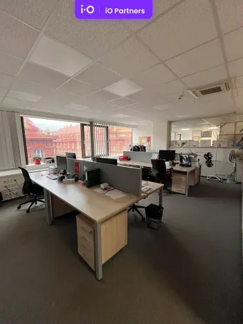 Pronájem kanceláře, Praha - Holešovice, Dělnická, 1251 m2