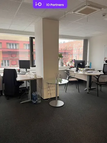 Pronájem kanceláře, Praha - Holešovice, Dělnická, 1251 m2