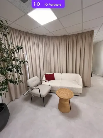 Pronájem kanceláře, Praha - Holešovice, Dělnická, 1251 m2