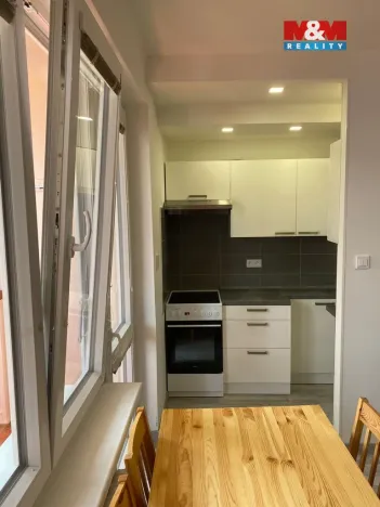 Prodej bytu 1+kk, Ostrava - Poruba, náměstí Družby, 28 m2