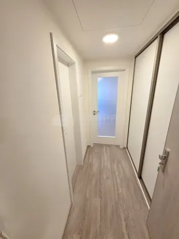 Pronájem bytu 1+kk, Praha - Hloubětín, U Elektry, 33 m2