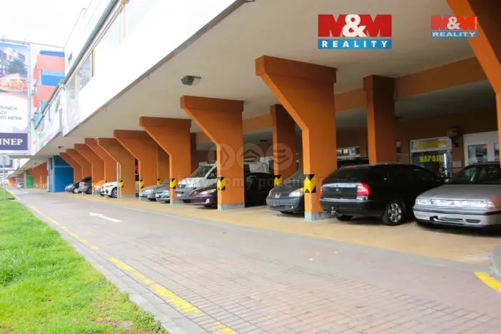 Prodej garážového stání, Praha, Poděbradská, 12 m2