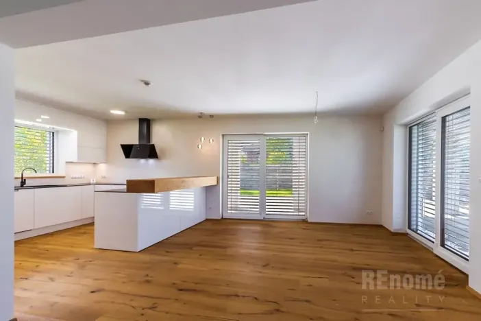 Pronájem rodinného domu, Jesenice, Průběžná, 200 m2