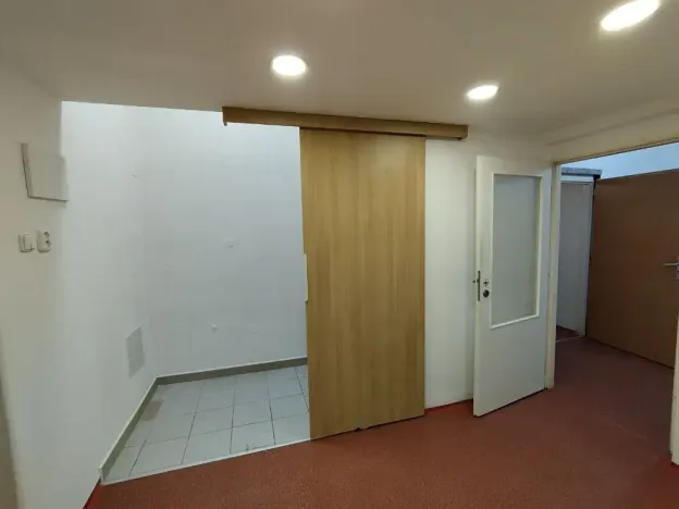 Pronájem kanceláře, Praha - Holešovice, Dobrovského, 110 m2