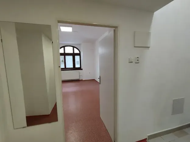 Pronájem kanceláře, Praha - Holešovice, Dobrovského, 110 m2