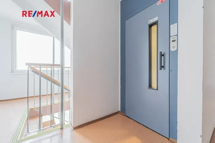 Prodej bytu 2+kk, Odolena Voda, Dolní náměstí, 43 m2