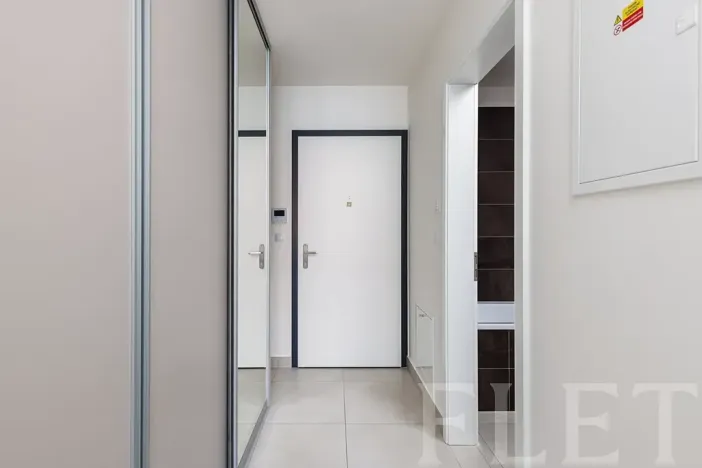 Pronájem bytu 1+kk, Praha - Smíchov, Pod Barvířkou, 36 m2