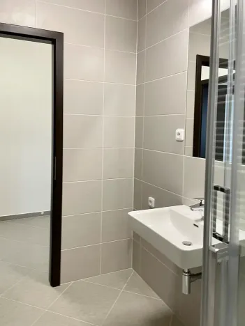 Pronájem bytu 1+kk, Praha - Dolní Měcholupy, Honzíkova, 28 m2