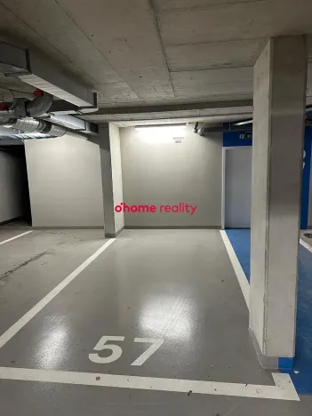 Pronájem garážového stání, Olomouc, Milana Ticháka, 13 m2