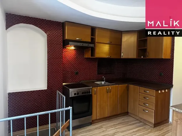 Prodej bytu 1+1, Karlovy Vary, Vítězná, 26 m2