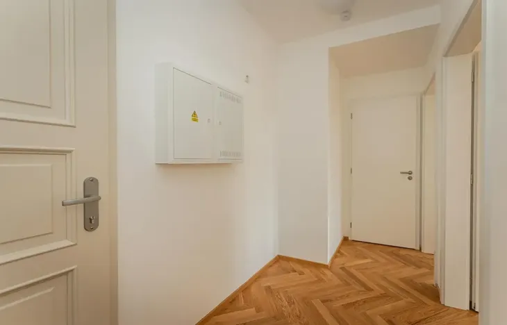 Pronájem bytu 2+kk, Praha - Žižkov, Seifertova, 41 m2