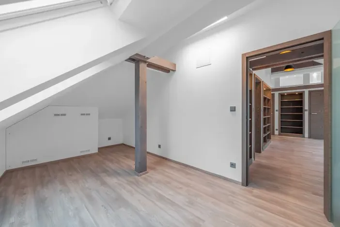 Pronájem bytu 6+kk a větší, Dolní Břežany, U Zámku, 237 m2