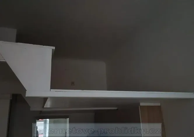 Pronájem bytu 1+kk, Praha - Střešovice, Na bateriích, 25 m2