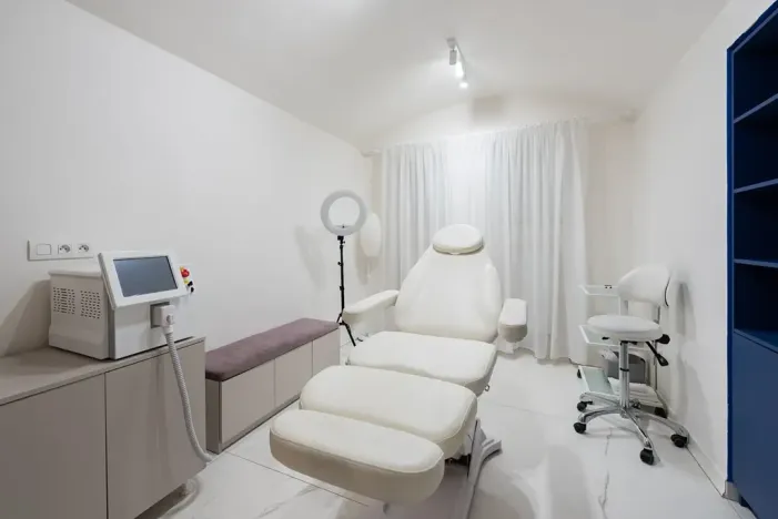 Prodej obchodního prostoru, Praha - Smíchov, Kmochova, 170 m2