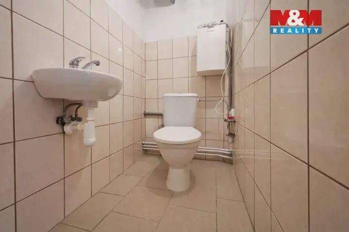 Pronájem obchodního prostoru, Polná, Sezimovo náměstí, 40 m2