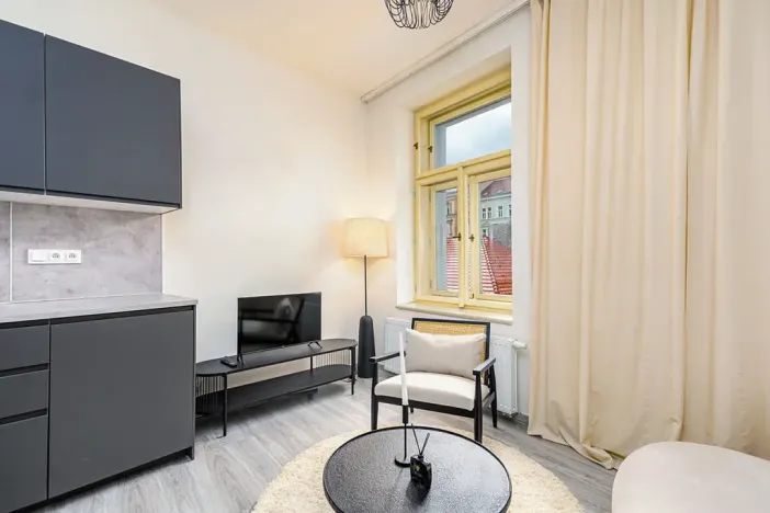 Pronájem bytu 2+kk, Praha - Vršovice, Košická, 36 m2