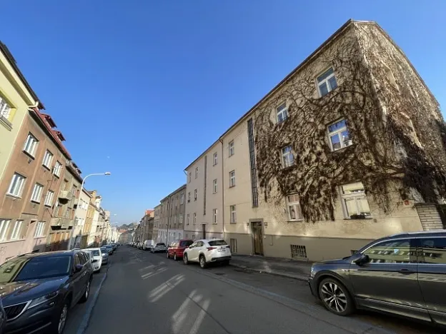 Pronájem bytu 1+kk, Praha - Břevnov, Šlikova, 29 m2