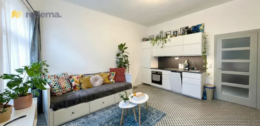 Pronájem bytu 1+kk, Praha - Vinohrady, Velehradská, 29 m2