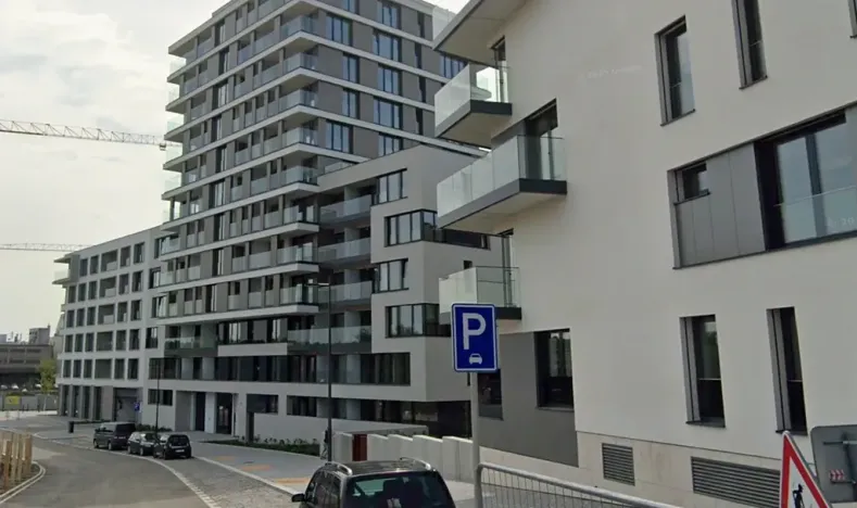 Pronájem garážového stání, Praha - Žižkov, Basilejské náměstí, 15 m2