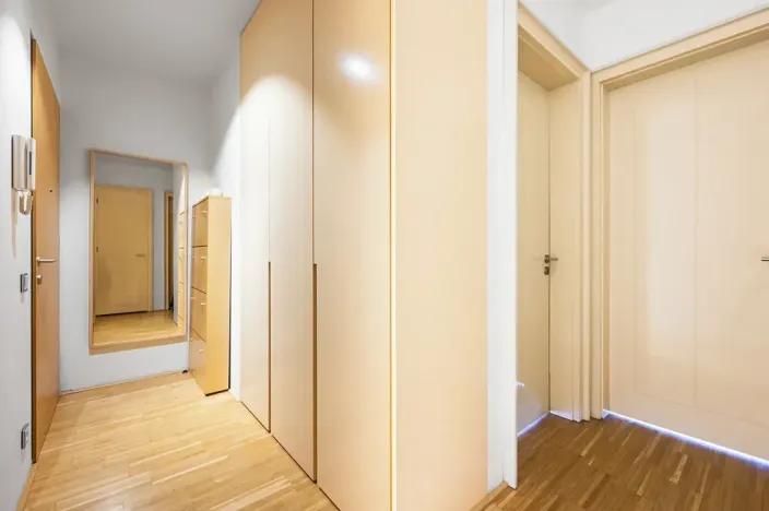 Pronájem bytu 2+kk, Praha - Karlín, Rohanské nábřeží, 67 m2