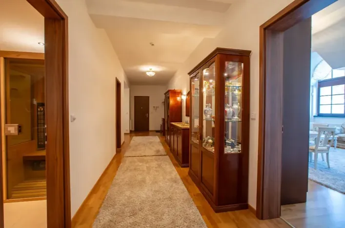 Prodej bytu 3+kk, Karlovy Vary, Divadelní náměstí, 137 m2