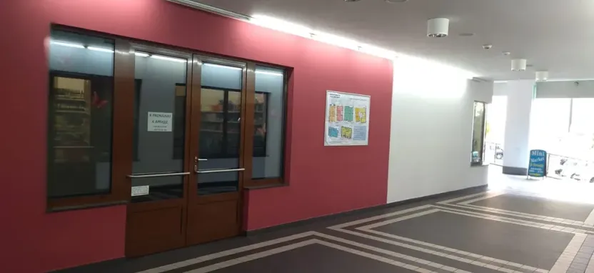 Prodej obchodního prostoru, Karlovy Vary, Divadelní náměstí, 30 m2