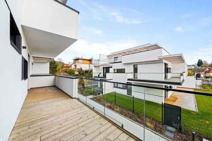 Pronájem bytu 2+kk, Praha - Troja, Pod Hrachovkou, 47 m2