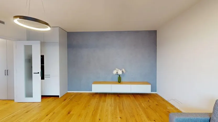 Pronájem bytu 2+kk, Praha - Troja, Pod Hrachovkou, 47 m2