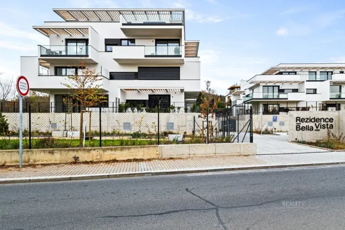 Pronájem bytu 2+kk, Praha - Troja, Pod Hrachovkou, 47 m2