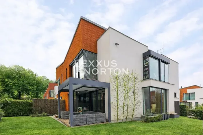 Prodej vily, Praha - Dejvice, V Šáreckém údolí, 285 m2