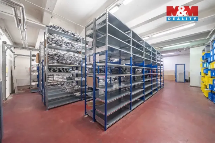 Pronájem kanceláře, Plzeň - Božkov, Božkovské náměstí, 467 m2