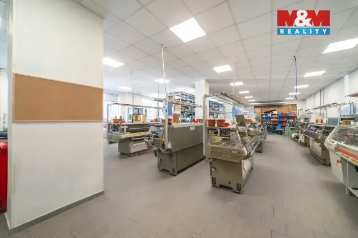 Pronájem kanceláře, Plzeň - Božkov, Božkovské náměstí, 467 m2