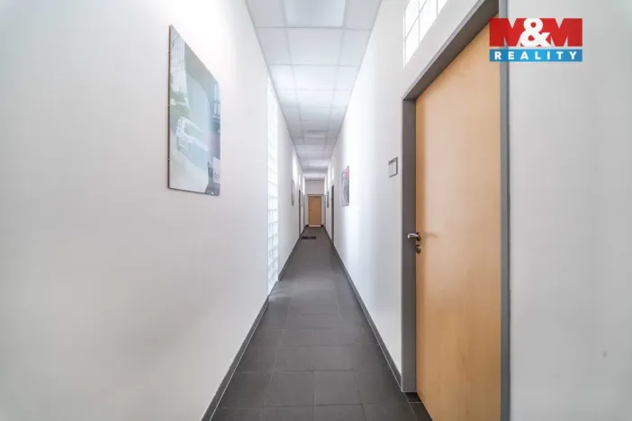 Pronájem kanceláře, Plzeň - Božkov, Božkovské náměstí, 467 m2