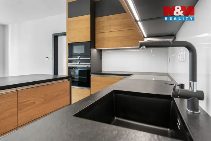 Pronájem bytu 3+kk, Bělá pod Bezdězem, Masarykovo náměstí, 100 m2